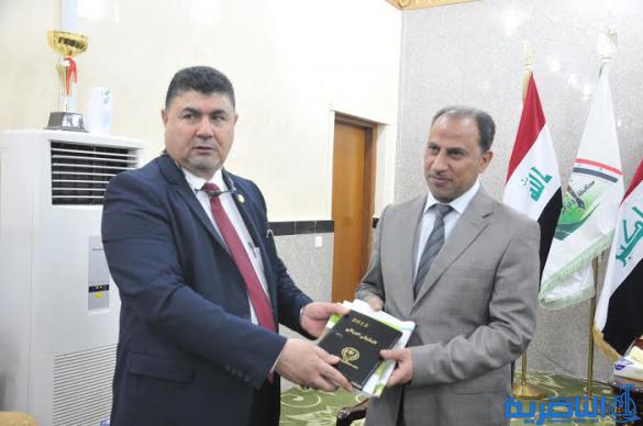 محافظ ذي قار يبحث مع رئيس اتحاد الحقوقيين العراقيين امكانية تبني برامج توعوية لنشر الثقافة القانونية في المجتمع