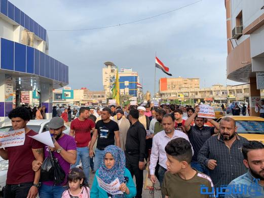 العشرات يتظاهرون في الناصرية ضد الاساءة للرموز الدينية