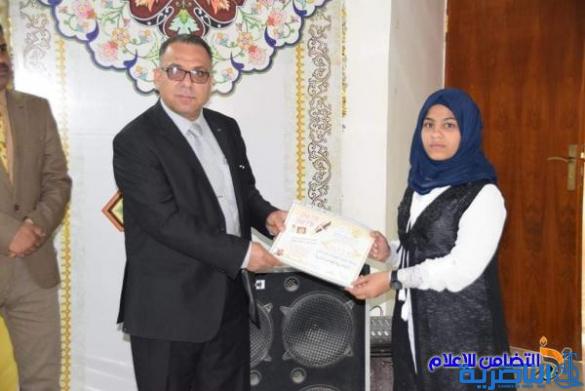 تلميذة من مبرات التضامن للأيتام تمثل مدارس الشطرة في مهرجان الخطابة والشعر