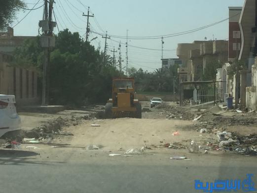 بالصور : اعمال الاكساء تتواصل في شارع بغداد وعدد من احياء الناصرية