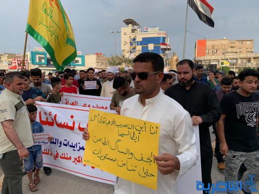 العشرات يتظاهرون في الناصرية ضد الاساءة للرموز الدينية
