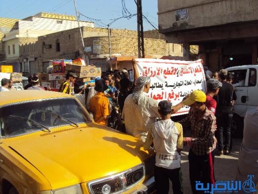 العشرات يتظاهرون في الناصرية احتجاجا على قطع الشوارع 
