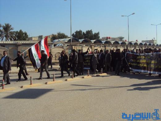 الناصرية تتظاهر للمطالبة بالغاء الرواتب التقاعدية للبرلمانيين – تقرير مصور –