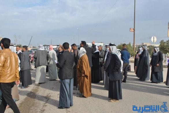 العشرات يتظاهرون في الناصرية احتجاجا على قطع اعانات الحماية الاجتماعية