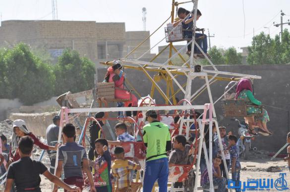 بالصور:اطفال ذوي الدخل المحدود في الناصرية يقضون ايام عيد الفطر بساحات خاوية