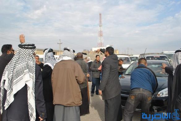 العشرات يتظاهرون في الناصرية احتجاجا على قطع اعانات الحماية الاجتماعية