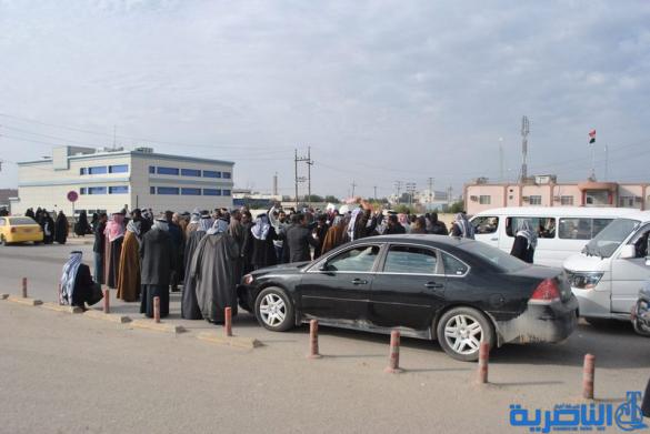 العشرات يتظاهرون في الناصرية احتجاجا على قطع اعانات الحماية الاجتماعية