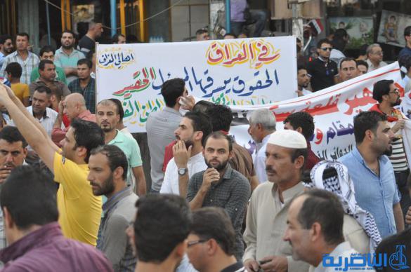 بالصور : الالاف يتظاهرون في الناصرية للمطالبة باصلاح النظام القضائي ومحاسبة المفسدين