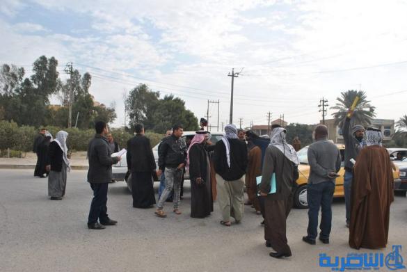 العشرات يتظاهرون في الناصرية احتجاجا على قطع اعانات الحماية الاجتماعية