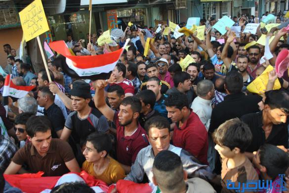 المئات من ابناء مدينة الشطرة يتظاهرون للمطالبة بحل المجلس البلدي وتوفير الخدمات - تقرير مصور - 