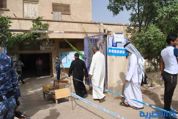 بالصور:مواطنون الشطرة يدلون باصواتهم 