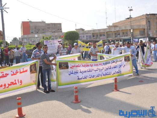 انطلاق تظاهرة في الناصرية للمطالبة بالغاء الرواتب التقاعدية للبرلمان - تقرير مصور -
