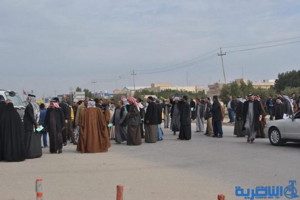 العشرات يتظاهرون في الناصرية احتجاجا على قطع اعانات الحماية الاجتماعية