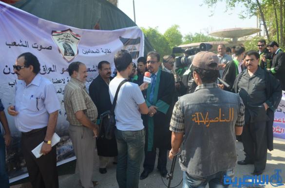 نقابة المحاميين في ذي قار تنظم تظاهرة للمطالبة بإلغاء رواتب أعضاء البرلمان – تقرير مصور -