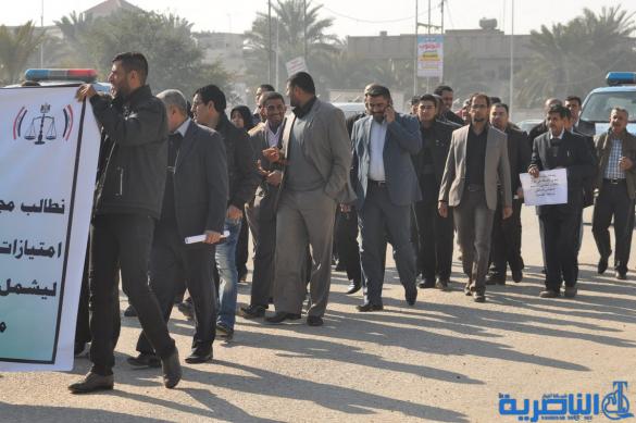 موظفو القضاء الأعلى يتظاهرون في الناصرية للمطالبة بمخصصات مالية – تقرير مصور –