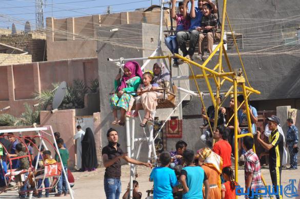بالصور:اطفال ذوي الدخل المحدود في الناصرية يقضون ايام عيد الفطر بساحات خاوية