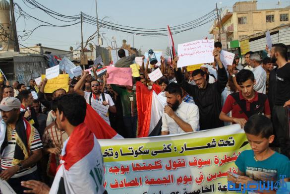 بالصور : المئات يتظاهرون في الشطرة بسبب تردي الواقع الخدمي