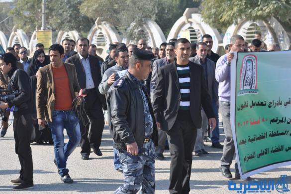 موظفو القضاء الأعلى يتظاهرون في الناصرية للمطالبة بمخصصات مالية – تقرير مصور –
