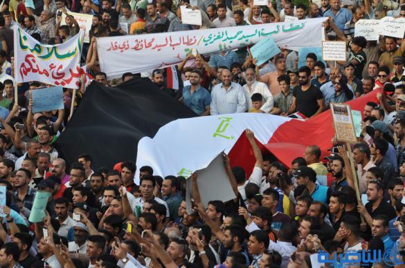 بالصور : الالاف يتظاهرون في الناصرية للجمعة الثانية على التوالي تنديدا بالفساد وسوء الخدمات