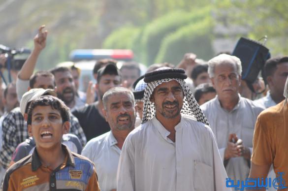 سواق الاجرة في الناصرية يتظاهرون للمطالب بانشاء مراب داخلي وسط المدينة - تقرير مصور -