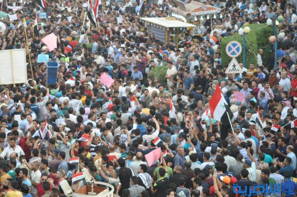 بالصور : الالاف يتظاهرون