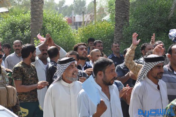 سواق الاجرة في الناصرية يتظاهرون للمطالب بانشاء مراب داخلي وسط المدينة - تقرير مصور -