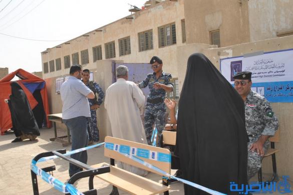بالصور:مواطنون الشطرة يدلون باصواتهم 