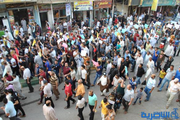 بالصور : المئات يتظاهرون في الشطرة بسبب تردي الواقع الخدمي