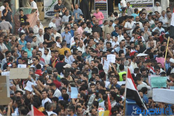 بالصور : الالاف يتظاهرون