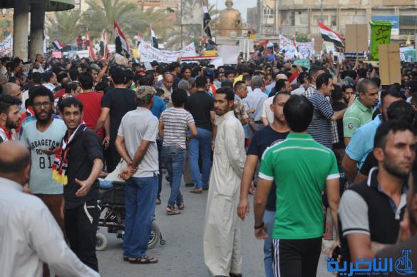 بالصور : الالاف يتظاهرون في الناصرية للجمعة الثانية على التوالي تنديدا بالفساد وسوء الخدمات