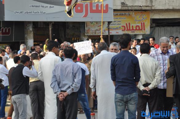 بالصور : العشرات يتظاهرون في الناصرية للمطالبات باصلاحات في العملية السياسية 