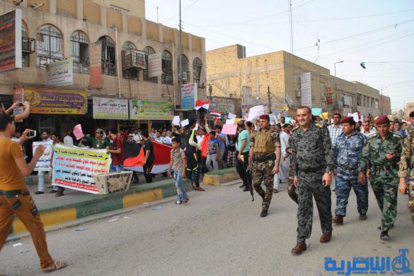بالصور : المئات يتظاهرون في الشطرة بسبب تردي الواقع الخدمي
