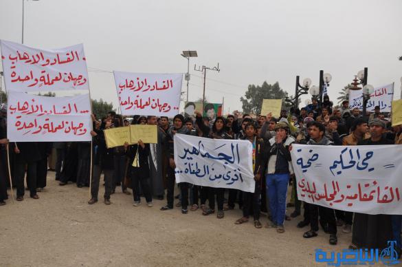 العشرات في الدواية يتظاهرون للمطالبة بإقالة قائممقام المدينة - تقرير مصور -