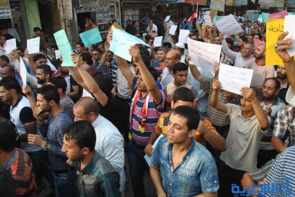 بالصور : المئات يتظاهرون في الشطرة بسبب تردي الواقع الخدمي