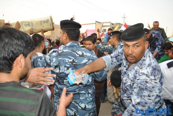 بالصور : المئات يتظاهرون في الشطرة بسبب تردي الواقع الخدمي