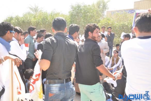 العشرات من طلبة جامعة ذي قار يتظاهرون للمطالبة باقالة الشهرستاني – تقرير مصور- 