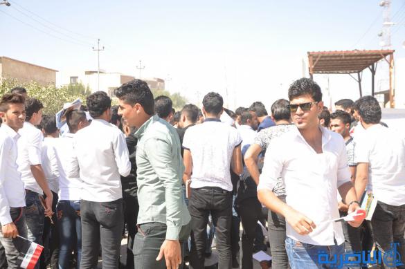 العشرات من طلبة جامعة ذي قار يتظاهرون للمطالبة باقالة الشهرستاني – تقرير مصور- 