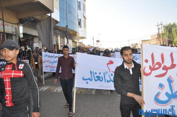 المئات يتظاهرون في سوق الشيوخ للمطالبة بحل المجلس البلدي - تقرير مصور - 