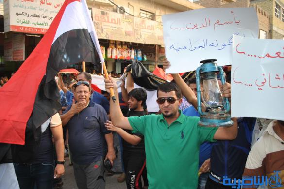 بالصور : المئات يتظاهرون في الشطرة بسبب تردي الواقع الخدمي