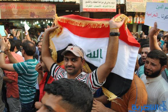 بالصور : المئات يتظاهرون في الشطرة بسبب تردي الواقع الخدمي