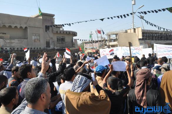 المئات يتظاهرون في سوق الشيوخ للمطالبة بحل المجلس البلدي - تقرير مصور - 