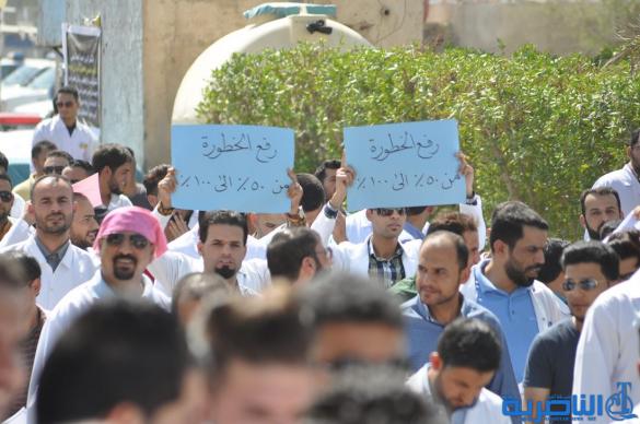 العشرات من ذوي المهن الصحية يتظاهرون في الناصرية للمطالبة بتحسين رواتبهم - تقرير مصور -