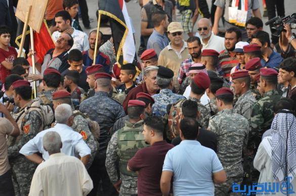 بالصور : الناصرية تتظاهر لتفويض العبادي بالمزيد من الاصلاحات