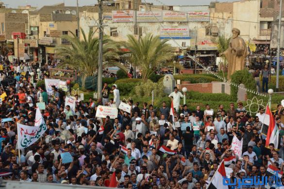 بالصور : الالاف يتظاهرون في الناصرية للجمعة الثانية على التوالي تنديدا بالفساد وسوء الخدمات