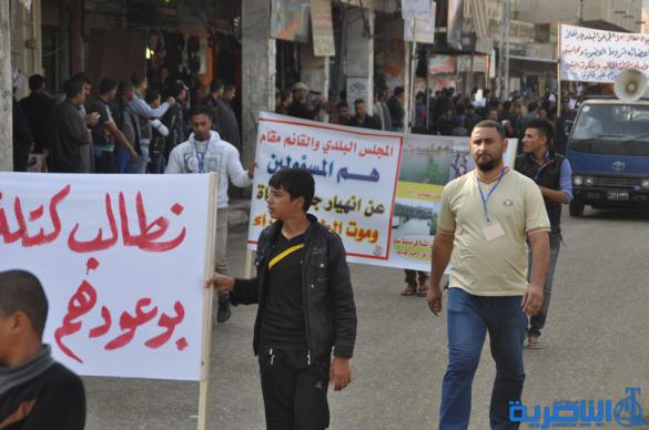 بالصور:سوق الشيوخ تتظاهر للمطالبة بحل المجلس البلدي