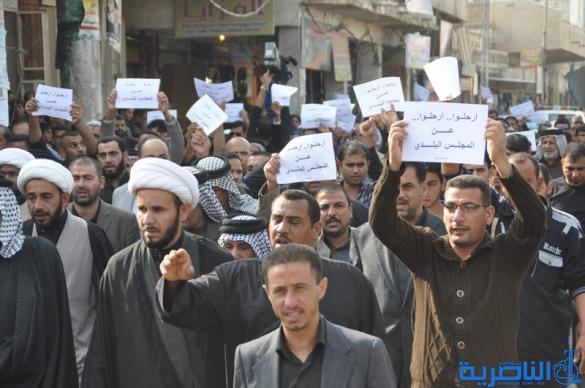 بالصور:سوق الشيوخ تتظاهر للمطالبة بحل المجلس البلدي