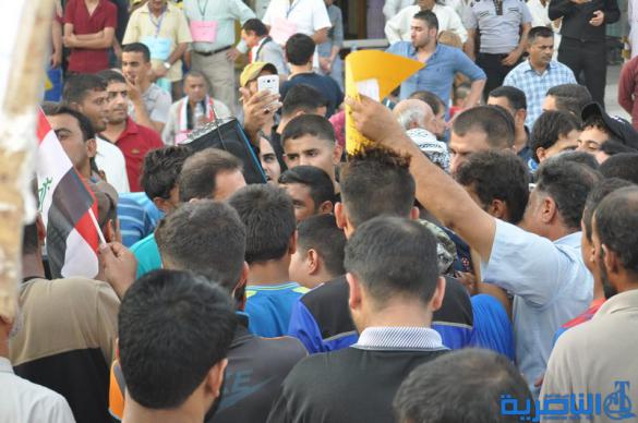 بالصور : المئات يتظاهرون في الناصرية للمطالبة  بالمزيد من الاصلاحات