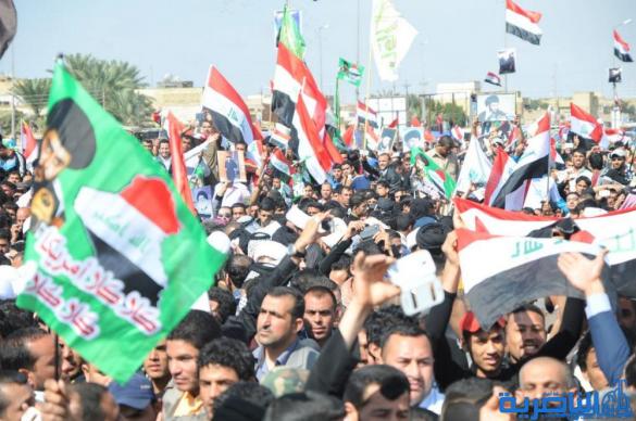 الصدر يحث انصاره خلال مظاهرة الناصرية على الدعاء لانقاذ العراق من الفساد والطائفية