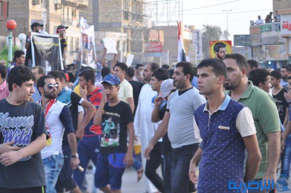بالصور : المئات يتظاهرون في الناصرية للمطالبة  بالمزيد من الاصلاحات