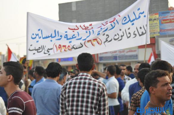 بالصور : المئات يتظاهرون في الناصرية للمطالبة  بالمزيد من الاصلاحات